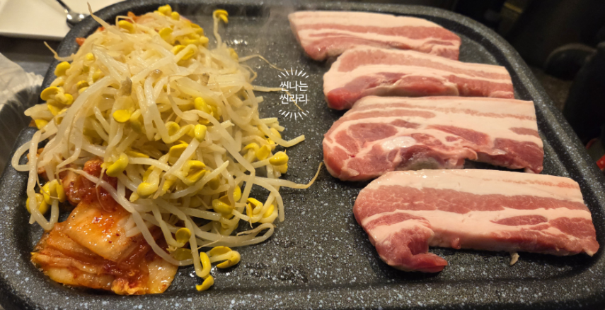 Samgyeopsal vs Ogyeopsal: How Koreans Eat Pork BBQ + Yeontan Burak and Dwaejine in Nakseongdae