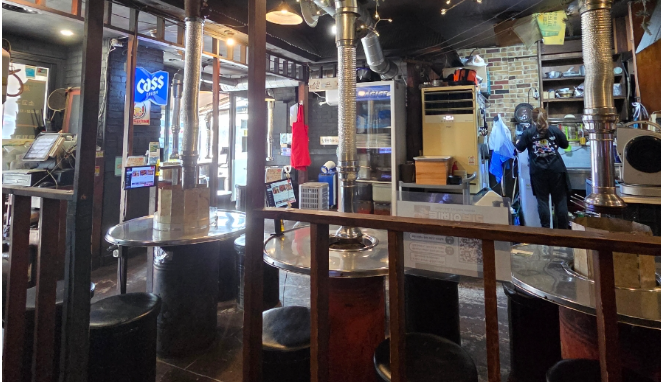 Inside Yeontan Burak in Korea It is a restaurant in Nakseongdae that sells pork belly and pork belly.
