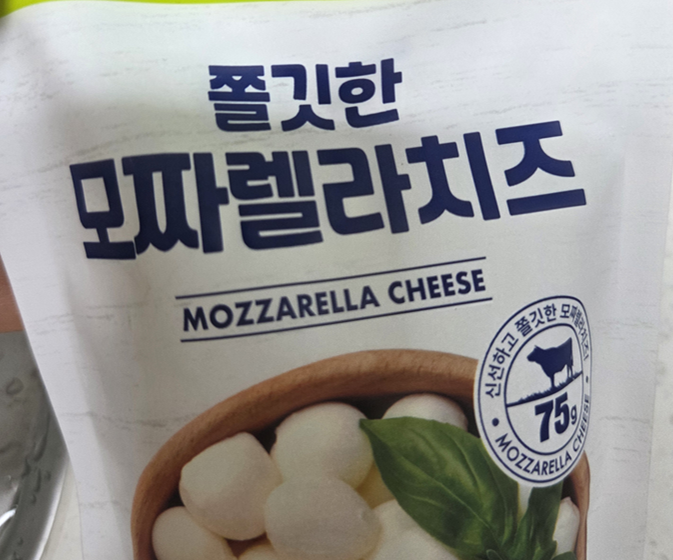 Chewy mozzarella cheese packaging photo for GS Fresh.