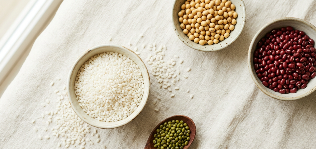 It is grains such as rice, green beans, and red beans, which are traditional cosmetic ingredients in Korea